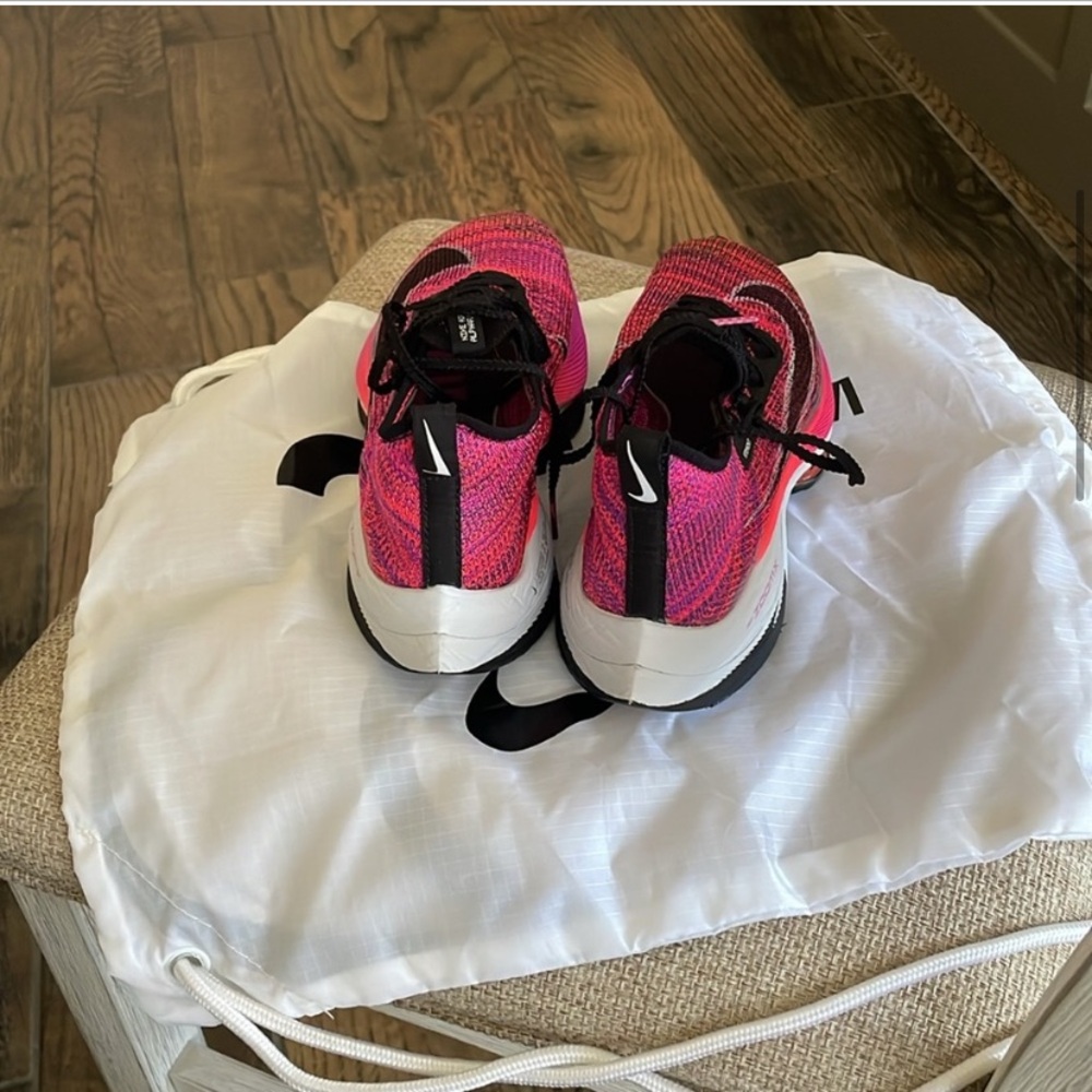Nike Air Zoom Alphafly V1 - Picture 2 of 8